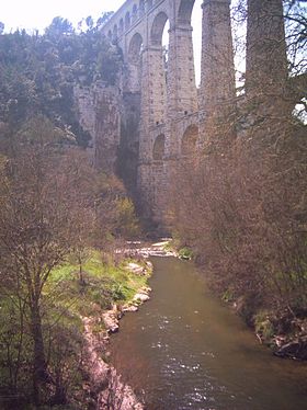 L'ARC DE L'AQUEDUC DE ROQUEFAVOUR À L'EMBOUCHURE